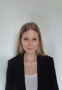junge Dame mit blonden langen Haare